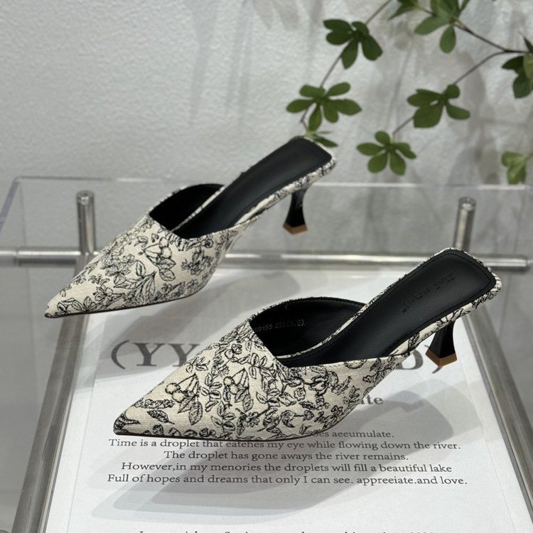 Chinese style pointed toe high-heeled toe cap half slippers for women's outdoor wear, summer new style, internet famous versatile slim heel sandals in stock