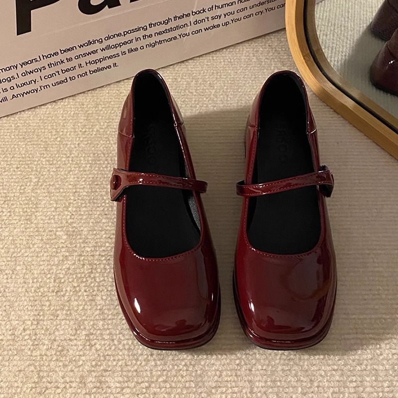 Retro Mary Jane Little Leather Shoes 2026 Spring/Spring New Edition Wine Red One Word Buckle with Square Head Thick Heel French Single Shoe