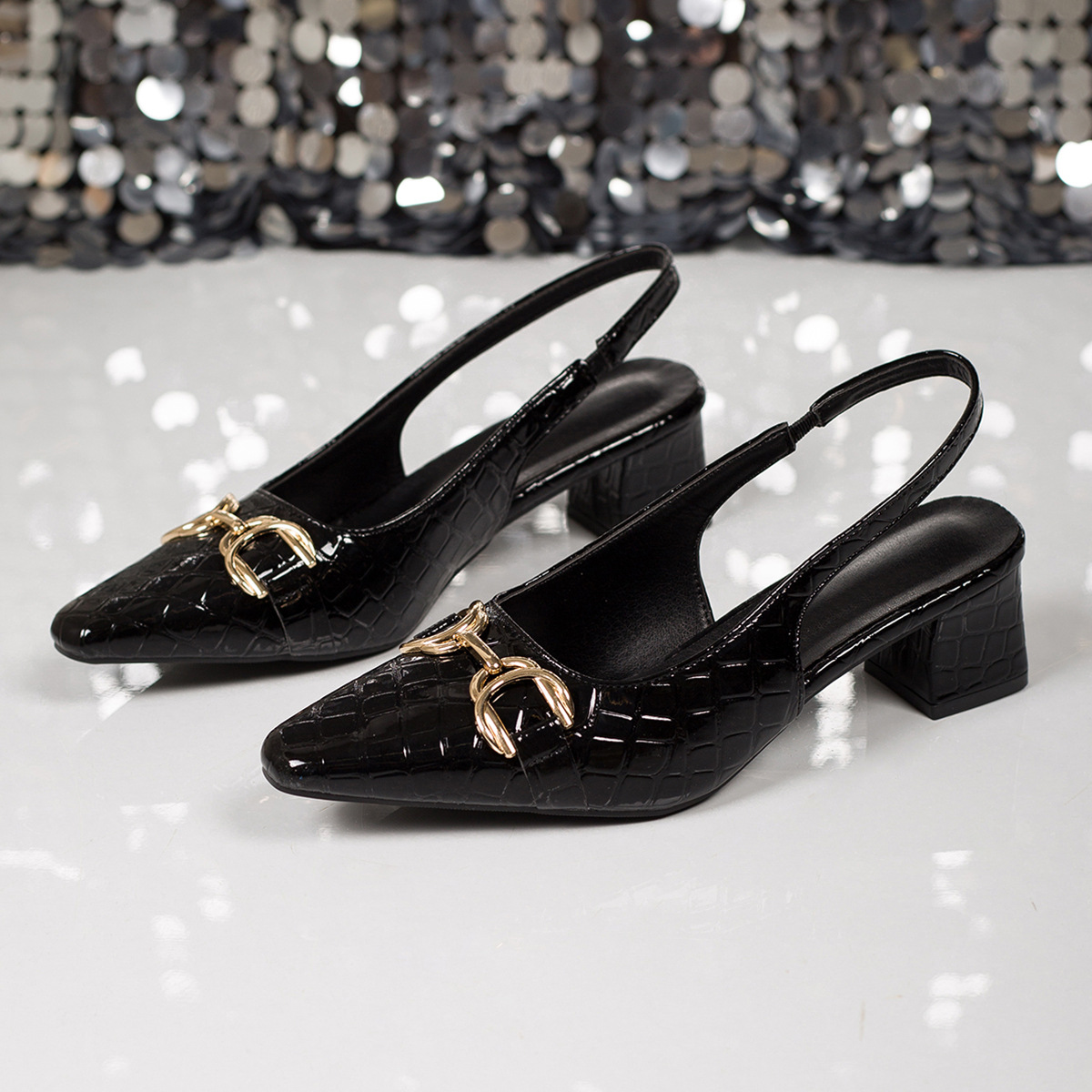 Baotou Cross border Foreign Trade Women's Shoes Sandals Women's 2026 Summer New Style Rear Hollow Metal Buckle Grid Rear Tripping Strap Middle Heel Baotou Cross border Foreign Trade Women's Shoes Sandals Women's 2026 Summer New Style Rear Hollow Metal Buckle Grid Rear Tripping Strap Middle Heel
