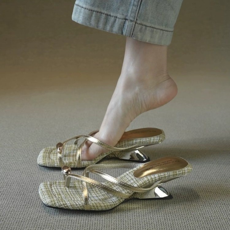 Golden square toe cross strap outdoor cool slippers for women's summer 2026 new 5CM mid heel toe metal buckle sandals