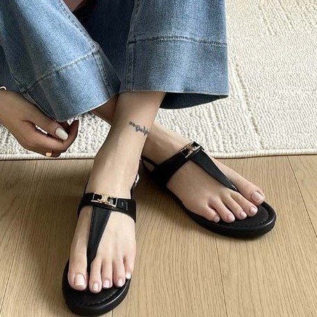 Black cool shoes for women in the summer of 2026, small fragrance style flat shoes, clip toe shoes, flip flops for wearing, slippers Black cool shoes for women in the summer of 2026, small fragrance style flat shoes, clip toe shoes, flip flops for wearing, slippers