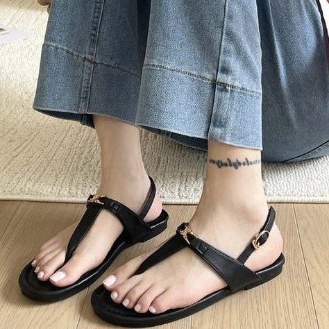 Black cool shoes for women in the summer of 2026, small fragrance style flat shoes, clip toe shoes, flip flops for wearing, slippers Black cool shoes for women in the summer of 2026, small fragrance style flat shoes, clip toe shoes, flip flops for wearing, slippers