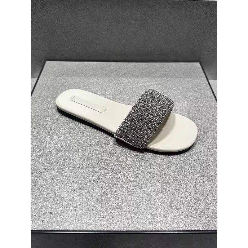 French style dress beach vacation style women's shoes for summer 2026, new flat bottomed diamond embellished one-piece slippers for wearing sandals outside French style dress beach vacation style women's shoes for summer 2026, new flat bottomed diamond embellished one-piece slippers for wearing sandals outside