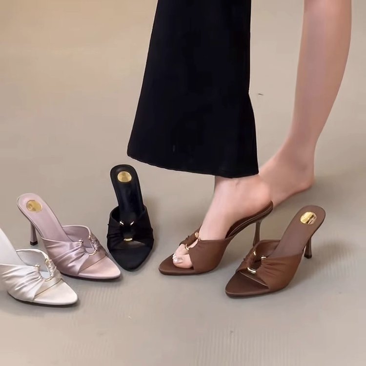 Wrinkled metal buckle pointed thin heel sandals for women's summer new style temperament, exposed toe high-heeled slippers, sexy high-heeled shoes