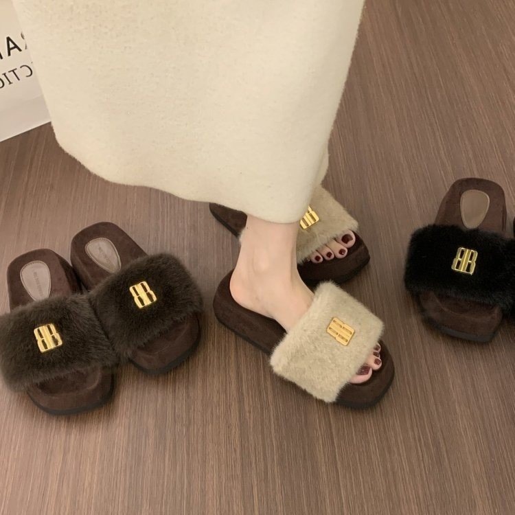 Korean style thick soled hairy slippers for women's outdoor wear, 2026 autumn and winter new style with plush warm one line slippers, fashionable slippers